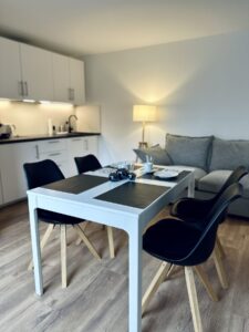 Ferienwohnung Happ, Eitorf, Esstisch